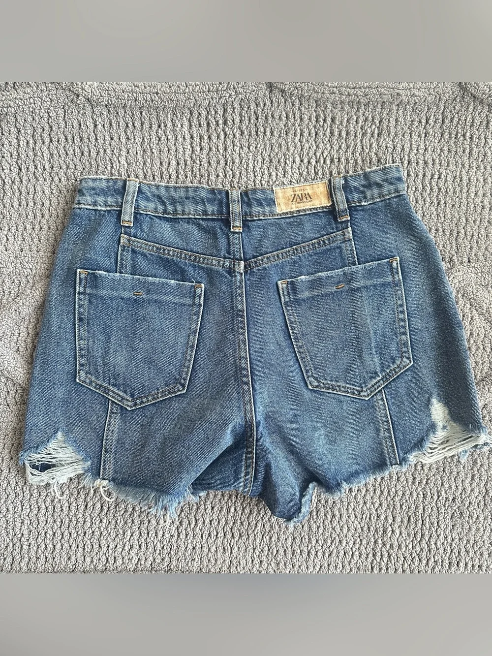 Zara Medium Blue Distressed Denim Cutoff Shorts size 6